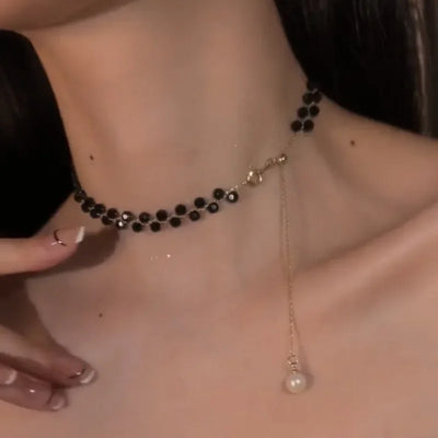 High Sense of Black Crystal Necklace Luxury Niche Design All Collarbone Chain Temperament Fashion Pull Pearl Neck Chain